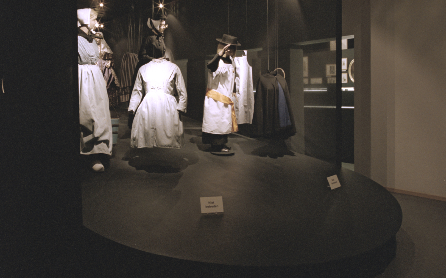Ontwerp tentoonstelling over klederdrachten voor Museum Vlaardingen