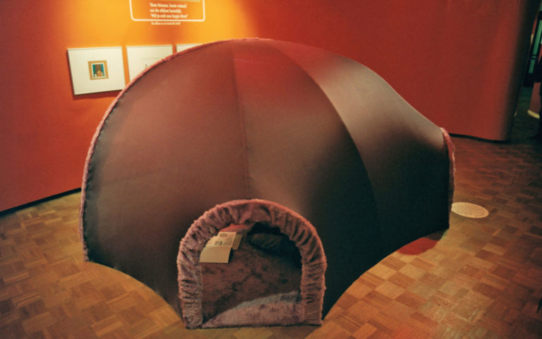 Ontwerp tentoonstelling over het leven en werk van Max Velthuijs in het Literatuurmuseum in Den Haag